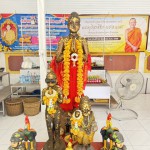 ปทุมธานี“พรุ่งนี้รวย“ ชาวบ้านส่องเลขธูปไอ้ไข่วัดบางเตยกลาง สามโคก หวังรับโชคในวันหวยออก