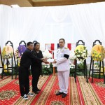 ปทุมธานี-พระบาทสมเด็จพระเจ้าอยู่หัว พระราชทานน้ำหลวงอาบศพ และพระราชทานพวงมาลาวางหน้าหีบศพ พลทหาร วายุ ขวัญเสือ วีรบุรุษผู้พลีชีพเพื่อปกป้องแผ่นดินไทย ปทุมธานี-พระบาทสมเด็จพระเจ้าอยู่หัว พระราชทานน้ำหลวงอาบศพ และพระราชทานพวงมาลาวางหน้าหีบศพ พลทหาร วายุ ขวัญเสือ วีรบุรุษผู้พลีชีพเพื่อปกป้องแผ่นดินไทย