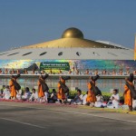 ปทุมธานี-พุทธศาสนิกชนร่วมต้อนรับพระ 1,142 รูป โปรยกลีบดอกไม้ตลอดเส้นทาง ธรรมยาตรา ปีที่ 14 สร้างบุญรับศักราชใหม่ ปทุมธานี-พุทธศาสนิกชนร่วมต้อนรับพระ 1,142 รูป โปรยกลีบดอกไม้ตลอดเส้นทาง ธรรมยาตรา ปีที่ 14 สร้างบุญรับศักราชใหม่