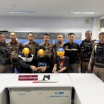 ปทุมธานี!!!ตำรวจ สภ.คูคต จับตัวได้วัยรุ่นแรงงานพม่าได้แล้ว 3 คน เป็นวัยรุ่นชาวพม่า กลุ่มตลาดสี่มุมเมือง ที่ถูกกลุ่มพม่าจากตลาดไท ที่ใช้อาวุธปืนไล่ยิง พม่ากลุ่มตลาดสี่มุมเมือง อยู่ระหว่างขยายผล พร้อมของกลาง