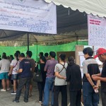 ปทุมธานี “คึกคัก” ชาวปทุมธานีตื่นตัว เดินทางมารอลงคะแนนเลือกตั้ง สส. ในเขตของตน ก่อนเปิดหีบช่วงเช้านี้