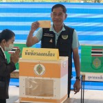 ปทุมธานี-บิ๊กแจ๊สอารมณ์ดี ควง นายกโบว์ เข้าคูหา ปลื้มประชาชน ตื่นตัวใช้สิทธิคึกคัก