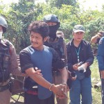 ปทุมธานี !!! แอล เครียดหนักหลังทำแผนบุกจี้พ่อตา จนอยากจบชีวิต แม่-ลุงดำ รุดปลอบหน้ากรงขัง ปทุมธานี !!! แอล เครียดหนักหลังทำแผนบุกจี้พ่อตา จนอยากจบชีวิต แม่-ลุงดำ รุดปลอบหน้ากรงขัง