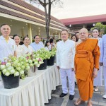 ปทุมธานี“พ่อเมืองปทุมธานี”นำพุทธศาสนิกชนร่วมพิธีเวียนเทียน เนื่องในวันมาฆบูชา รอบหลวงพ่อโสธรองค์ใหญ่ ณ วัดโบสถ์ ตำบลบางกระบือ อำสามโคก จังหวัดปทุมธานี
