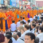 ปทุมธานี สร้างประวัติศาสตร์บุญใหญ่ วัดพระธรรมกายเดินหน้าโครงการตักบาตรพระ 3 ล้านรูป 77 จังหวัดทั่วไทย