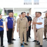 ปทุมธานี”พ่อเมืองปทุมธานี“ยืนยันน้ำมันมีบริการเพียงพอในพื้นที่ปทุมธานี ยกเว้นดีเซลที่รอรอบขนส่ง เนื่องจากประชาชนใช้บริการเกินกว่าปกติ