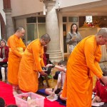 ปทุมธานี เยาวชนอังกฤษเรียนรู้พุทธศาสนา สัมผัสวิถีไทยผ่าน “ตักบาตร-นั่งสมาธิ” ที่วัดพระธรรมกายลอนดอน ปทุมธานี เยาวชนอังกฤษเรียนรู้พุทธศาสนา สัมผัสวิถีไทยผ่าน “ตักบาตร-นั่งสมาธิ” ที่วัดพระธรรมกายลอนดอน