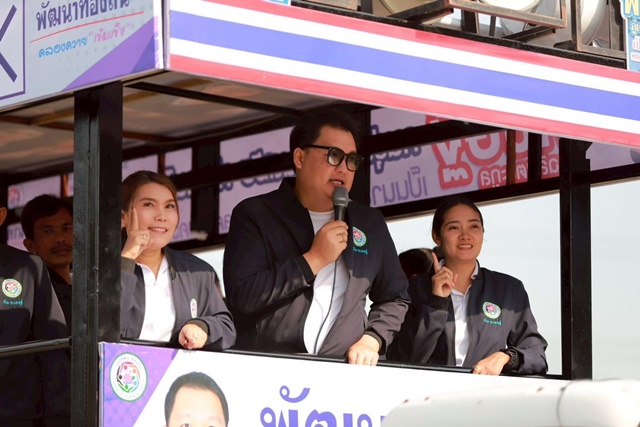 ปทุมธานี “โค้งสุดท้าย” เลือกตั้งเทศบาลตำบลคลองควาย “อาจารย์เชษฐ์” นำทีมผู้สมัคร อ้อนขอคะแนนเสียงชาวบ้าน ชูนโยบาย พัฒนาตำบลคลองควาย !!!