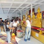 ปทุมธานี“คึกคัก“ชาวบ้านส่องเลขธูปไอ้ไข่วัดบางเตยกลาง สามโคก หวังรับโชคเดือนปีใหม่ไทยหรือวันสงกรานต์ !!!