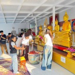 ปทุมธานี-ชาวบ้านขอเลขเด็ดไอ้ไข่ วัดบางเตยกลาง สามโคก วันสงกรานต์ ก่อนวันหวยออก คึกคัก