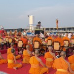 ปทุมธานี-วัดพระธรรมกาย นั่งสมาธิภาวนา-ถวายมหาสังฆทาน 40,000 กว่าวัดทั่วไทยในวันคุ้มครองโลก และ วันคล้ายวันเกิด พระธัมมชโย หรือ อดีตพระเทพญาณมหามุนี (ไชยบูลย์ สุทธิผล) อดีตเจ้าอาวาสวัดพระธรรมกาย และผู้ร่วมก่อตั้งมูลนิธิธรรมกาย