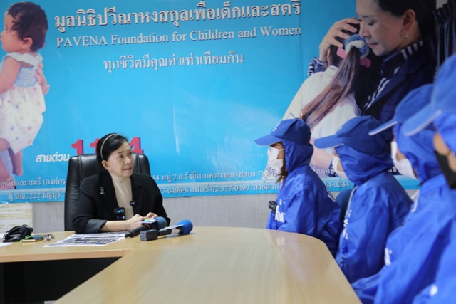 ปทุมธานี ปวีณาช่วยเด็กไทย3ชีวิตกลับเมืองไทยแล้วแม่พ่อดีใจที่สุดเหมือนได้ชีวิตใหม่ของลูกกลับมาสู่อ้อมกอด