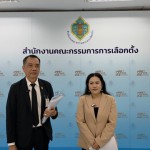 ปทุมธานี ร้อง กกต. ขอความเป็นธรรม! สาวป่วยมะเร็งระยะ 4 โอดถูกจัดฉากผิด กม.เลือกตั้ง ปมแบ่งกาแฟ 3 แก้ว