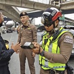 ปทุมธานี!ตำรวจลุยตรวจส่วยแท็กซี่มังกรเขียวหน้าตลาดกินซ่ายันโปร่งใสไร้เรียกรับเงิน