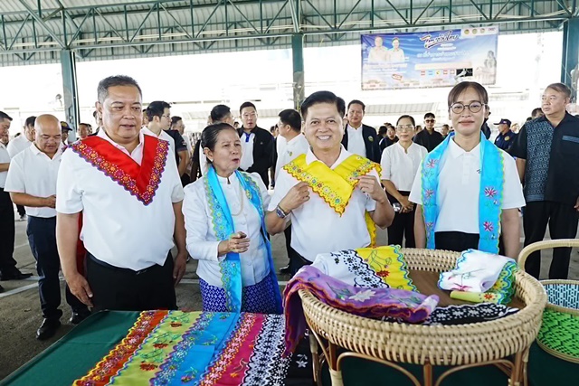 ปทุมธานี ! อธิบดีกรมการปกครอง ปล่อยคาราวานรถพุ่มพวง Kick-off “ไทยช่วยไทย ลดภาระค่าครองชีพ ผ่านเครือข่ายรถพุ่มพวง”พร้อมกันทั่วประเทศ นำสินค้าราคาประหยัดถึงชุมชน !!! ปทุมธานี ! อธิบดีกรมการปกครอง ปล่อยคาราวานรถพุ่มพวง Kick-off “ไทยช่วยไทย ลดภาระค่าครองชีพ ผ่านเครือข่ายรถพุ่มพวง”พร้อมกันทั่วประเทศ นำสินค้าราคาประหยัดถึงชุมชน !!!