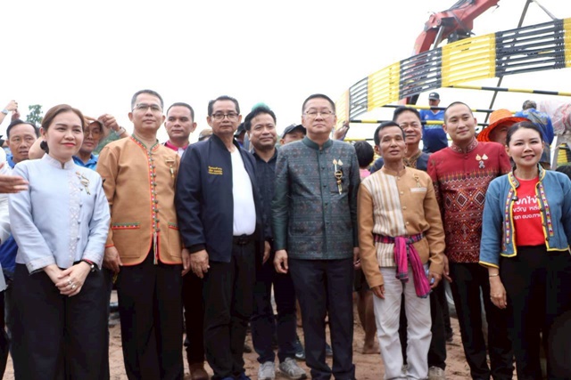 กาฬสินธุ์ “ประเสริฐ” จุดชนวนบั้งไฟตะไล 20 ล้าน กลางงานบุญบั้งไฟตะไลล้านกุดหว้า ด้าน “ดร.คณิศร” นำคณะผู้บริหารพรรคประชากรไทย ร่วมสืบสานวัฒนธรรมผู้ไทคึกคัก
