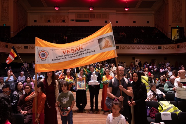 ชาวพุทธทั่วโลกรวมพลังกลางนครเมลเบิร์น เดินพาเหรดวันวิสาขบูชานานาชาติ