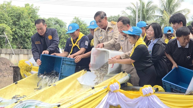 ปทุมธานี“นายกแจ๊ส”นำทัพปล่อยกุ้ง-ปลากว่า1ล้านตัวฟื้นนิเวศดันเป็นแลนด์มาร์กตกกุ้งสร้างรายได้ ปทุมธานี“นายกแจ๊ส”นำทัพปล่อยกุ้ง-ปลากว่า1ล้านตัวฟื้นนิเวศดันเป็นแลนด์มาร์กตกกุ้งสร้างรายได้