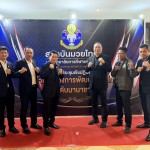 ปทุมธานี-คณะสมาคมแม่บ้านกองบัญชาการกองทัพไทย เยี่ยมชมนิทรรศการเฉลิมพระเกียรติ ณ สำนักงานพัฒนาโครงการอันเนื่องมาจากพระราชดำริ หน่วยบัญชาการทหารพัฒนา