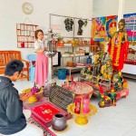 ปทุมธานี“พรุ่งนี้รวย“ชาวบ้านส่องเลขธูปไอ้ไข่วัดบางเตยกลาง สามโคก หวังรับโชคในวันหวยออก
