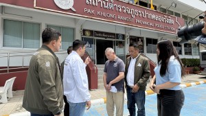 ปทุมธานี สองพ่อลูก เซียนพระชื่อดังฉีหมื่นเฮงร้องทุกข์ทีมงานธนกฤตหลังถูกแก๊งเงินกู้ข่มขู่สั่งอายัดบัญชีได้