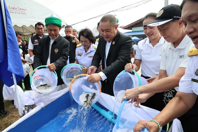 ปทุมธานี “พ่อเมืองปทุมธานี” เป็นประธานในพิธีปล่อยพันธุ์สัตว์น้ำกว่า 2 แสนตัว เนื่องในวันประมงแห่งชาติ “ปล่อยพันธุ์สัตว์น้ำ 100 ล้านตัว ในน้ำมีปลา สร้างคุณค่าสู่ความมั่นคงทางอาหาร”