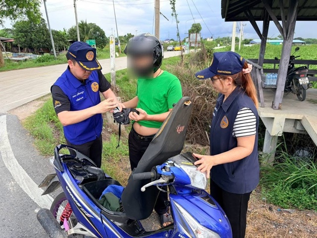 ปทุมธานี ! อำเภอสามโคก ปฏิบัติการตรวจตาจัดระเบียบสังคมในเขตพื้นที่ !!
