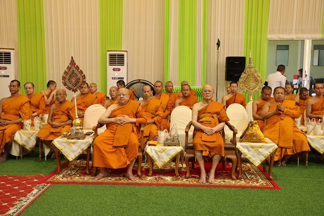 ปทุมธานี พสกนิกรจังหวัดปทุมธานี น้อมใจถวายความจงรักภักดี จัดพิธีทำบุญตักบาตรและบำเพ็ญกุศลทักษิณานุประทาน สตมวาร (100 วัน) อุทิศถวายเป็นพระกุศลแด่ สมเด็จพระเจ้าลูกเธอ เจ้าฟ้าพัชรกิติยาภา นเรนทิราเทพยวดี กรมหลวงราชสาริณีสิริพัชร มหาวัชรราชธิดา