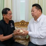 ปทุมธานี นายกยุทธศักดิ์ นำพวงมาลัยขอพร นายกแจ๊ส หลังศาลยกคำร้องพร้อมพัฒนาคลองหลวงตามรอยนายกแจ็ส