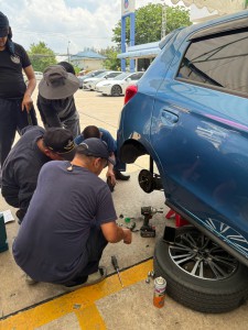 ทัพฟ้า เคียงข้างประชาชน ตรวจสภาพ–ซ่อมยานพาหนะผู้ประสบอุทกภัย ทะลุ 300 คัน เร่งช่วยเหลือประชาชน ฟื้นฟูยานพาหนะให้กลับมาใช้งานได้ โดยไม่มีค่าใช้จ่าย