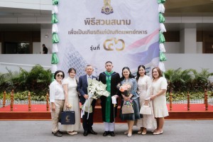 พล.ต.อ ธนายุตม์ วุฒิจรัสธำรงค์ พร้อมครอบครัว และกัลยาณมิตร ร่วมแสดงความยินดี กับบุตรชายในโอกาสรับพระราชทานปริญญาบัตร แพทย์ศาสตร์บัณฑิต