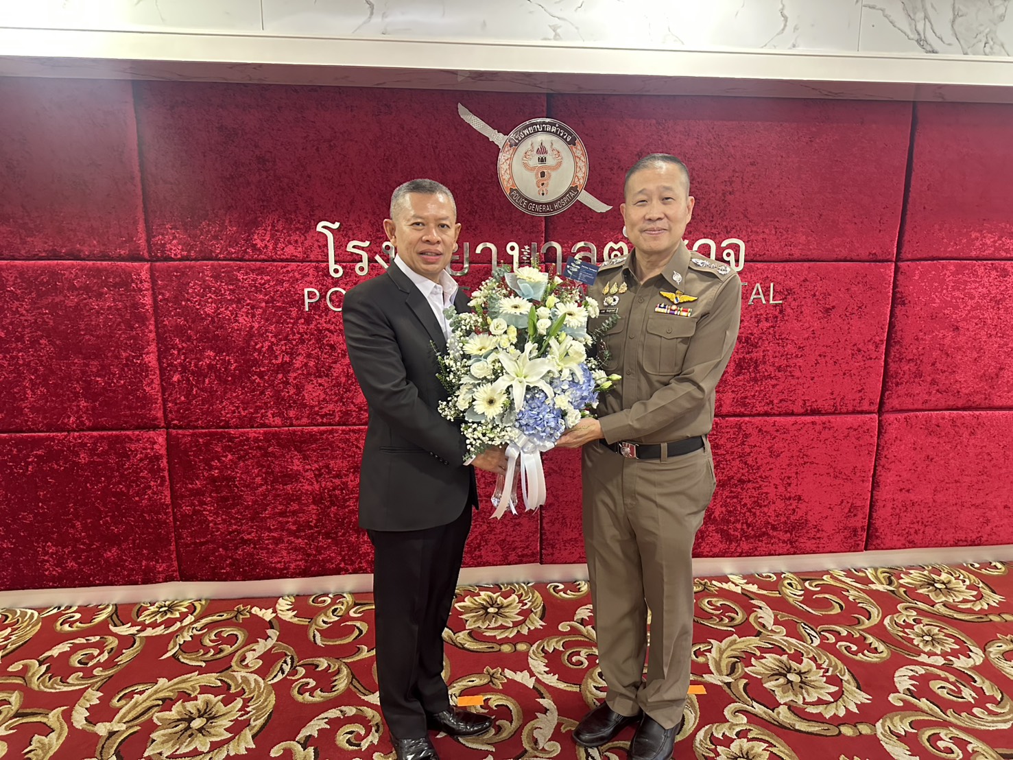 รองนายกสมาคมตำรวจร่วมแสดงความยินดีแก่ พล.ต.ท.เกษม รัตนสุมาวงศ์ ที่ได้รับโปรดเกล้าเป็นตำแหน่ง แพทย์ใหญ่