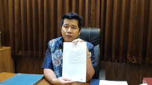 ปทุมธานี นายกฯบางคูวัด แจง 3 ปมร้อน ยันปืนคนละกระบอก-ลูกจ้างลาออกเอง ไม่ได้ถูกไล่ออก สั่งตั้ง กก.สอบใน 7 วัน