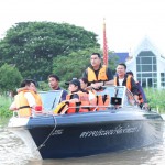ปทุมธานี ! รมช.เกษตรฯ ลงพื้นที่ปทุมธานี ติดตามผลกระทบอุทกภัย ต่อเกษตรกร ผู้เลี้ยงสัตว์ และชาวประมง ในพื้นที่ อ.เมืองปทุมธานี และ อ.สามโคก พร้อมมอบถุงยัpงชีพ ให้กำลังใจชาวบ้านที่ประสบอุทกภัย