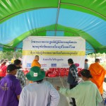 ปทุมธานี วัดพระธรรมกายส่งต่อความช่วยเหลือผู้ประสบภัยน้ำท่วม มอบถุงยังชีพชาวอุทัยธานี