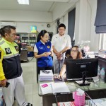 ปทุมธานี อำเภอคลองหลวงบูรณาการ อปท. กำนัน ผู้ใหญ่บ้าน ฯลฯ และผู้นำชุมชน เปิดรับคำร้องเยียวยาน้ำท่วมไม่เว้นวันหยุดราชการ นายอำเภอลงพื้นที่ติดตามใกล้ชิด เร่งนำข้อมูลชุดแรกเข้าที่ประชุมอำเภอวันจันทร์นี้